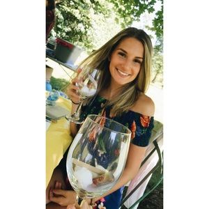 Meet your posher, Carley!